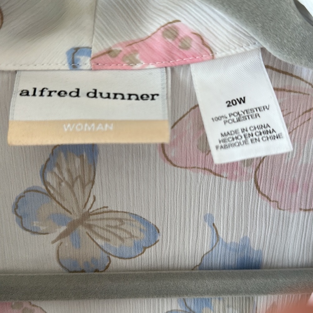 🦋PRETTY PASTEL BUTTERFLY ALFRED DUNNER SIZE 20W DESIGN WITH WHITE BACK GROUND - Picture 3 of 8